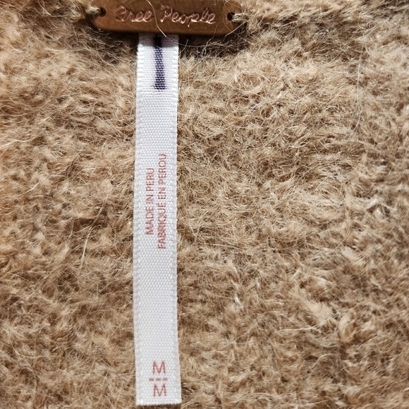 Free People Women's Tan Alpaca Blend Crew Neck Crop Sweater Size Medium - Picture 12 of 14